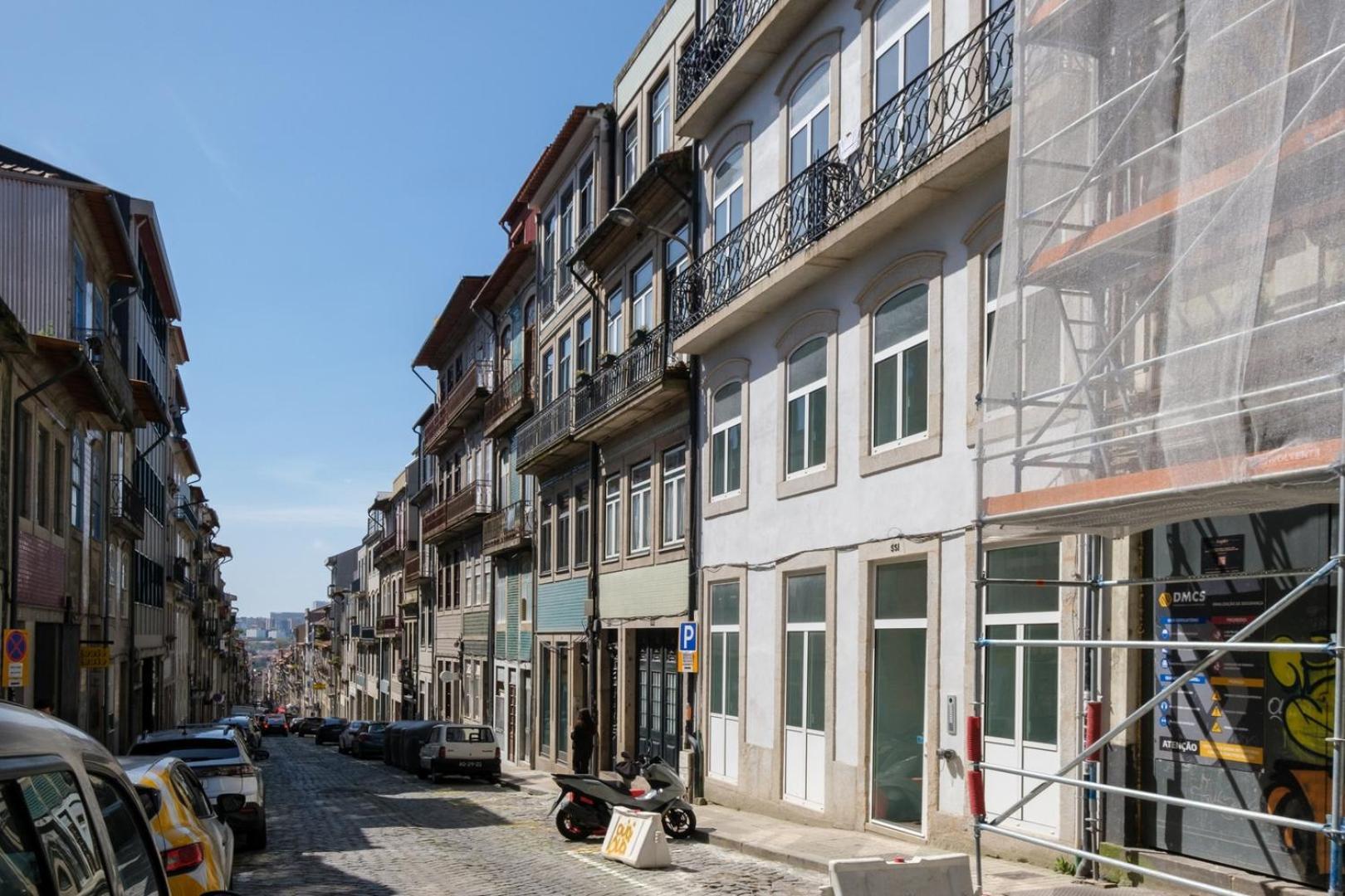 Spacious Loft W. Balcony In The Heart Of The Apartamento Oporto